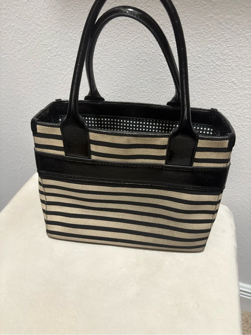 Kate Spade New York Quinn Villabella Fabric hand Bag black / natural striped
